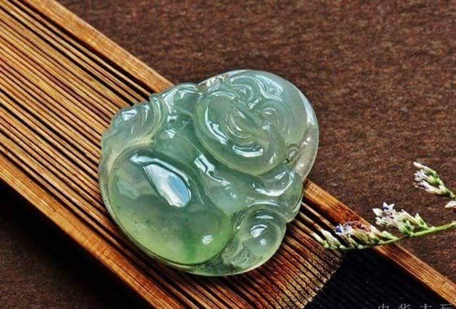 冰飘花翡翠坐佛 冰飘花翡翠坐佛
