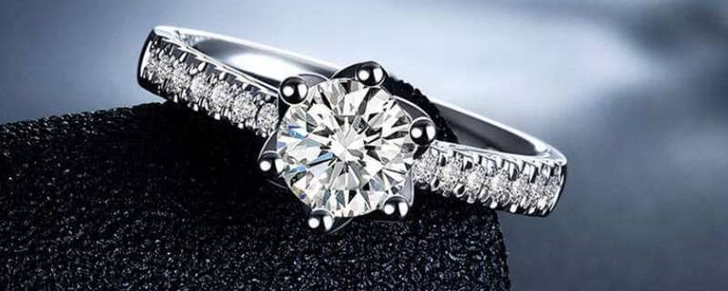 钻石颜色会受什么影响而改变