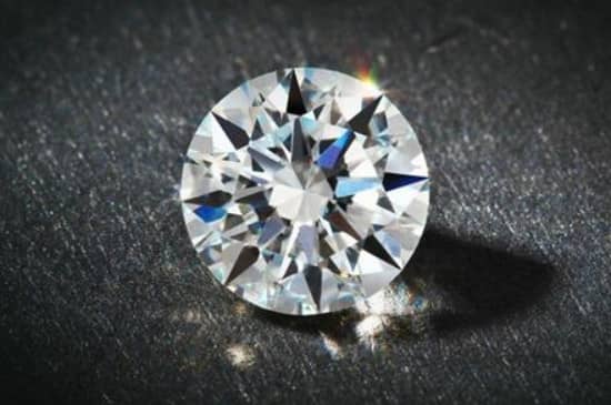 钻戒上的钻石怎么辨别真假