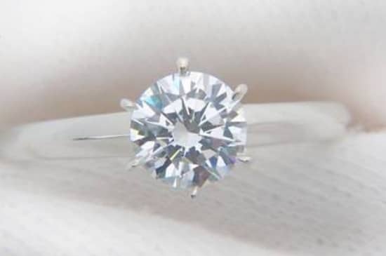 钻戒为什么不选带碎钻的