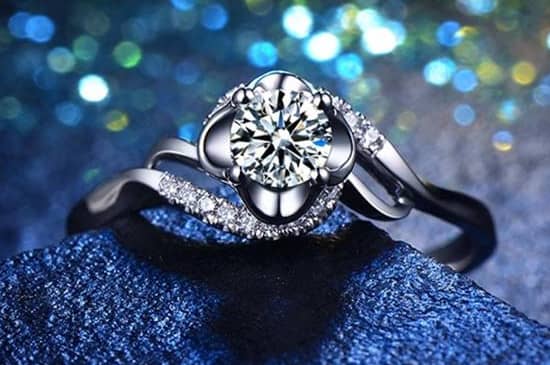 钻石颜色会受什么影响而改变