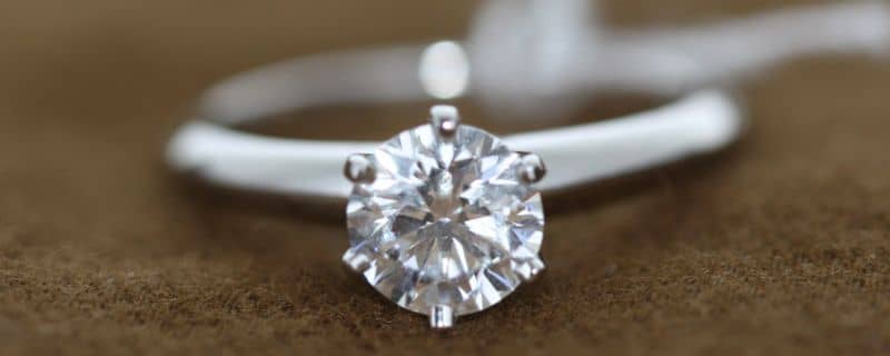 钻戒的钻石掉了咋处理