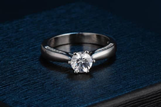 买钻石戒指要注意什么