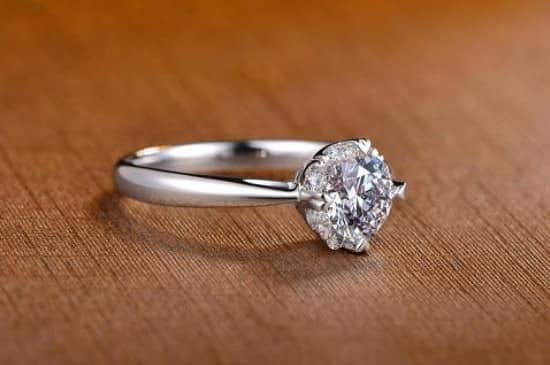 怎么辨别钻石戒指的真假