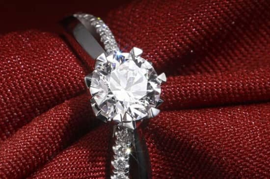 钻石属于哪个晶族