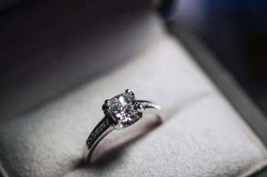 钻戒是什么材质