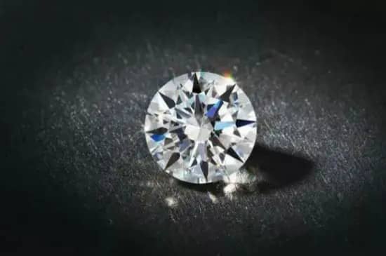 dr钻戒是莫桑钻还是真钻石