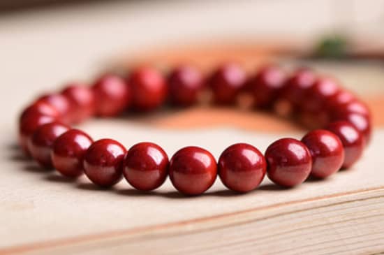 原矿朱砂手串的功效与作用
