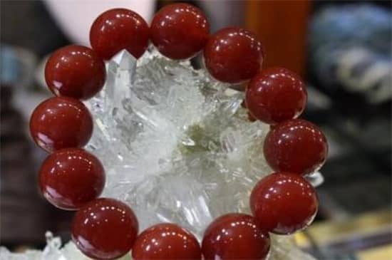 红玛瑙为什么分有亮有不亮的呢,南红的特性