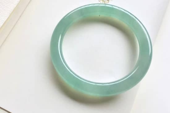 a货翡翠是高仿的意思吗