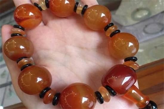 红玛瑙为什么分有亮有不亮的呢,南红的特性