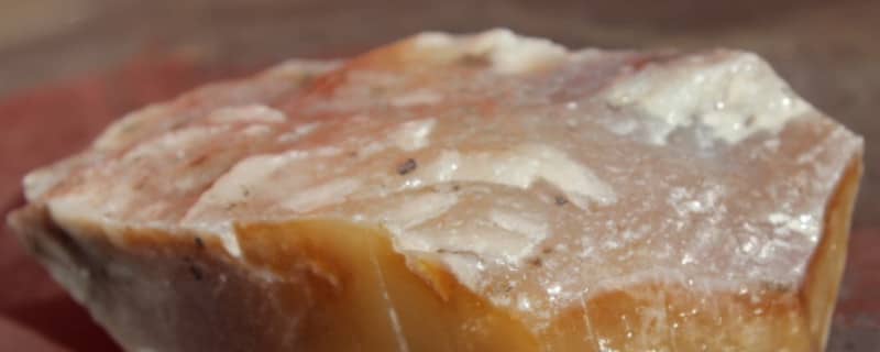 怎么区分和田玉山料和籽料