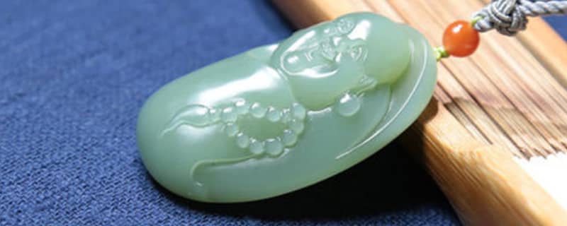 岫玉和田玉哪个养人