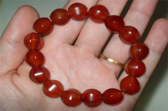 佩戴南红玛瑙有什么好处