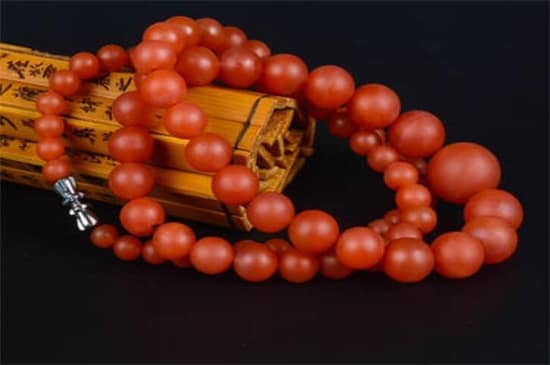 戴南红有什么寓意