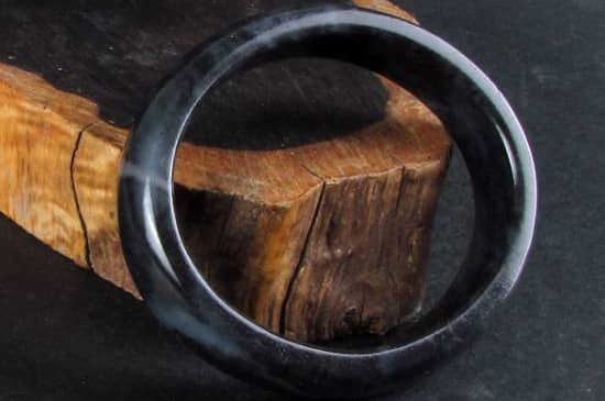 和田玉墨玉打灯透光吗