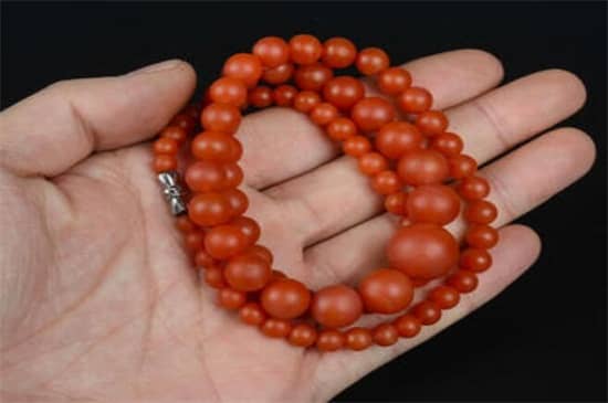 戴南红有什么寓意