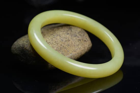 和田玉黄口料鉴别方法