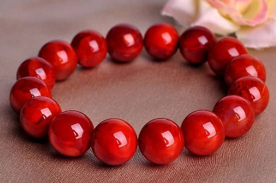 南红手串戴左手还是右手