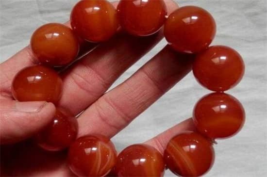 南红玛瑙为什么有黑点,人为或者天然形成所致