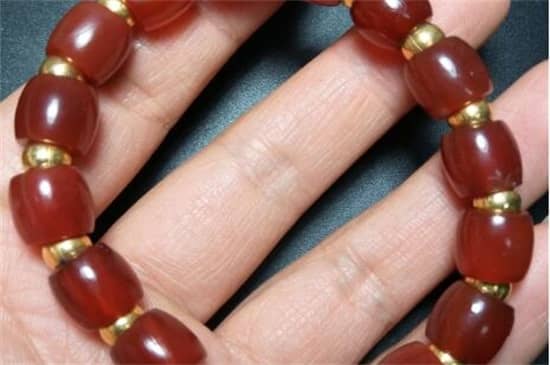 南红玛瑙为什么有黑点,人为或者天然形成所致