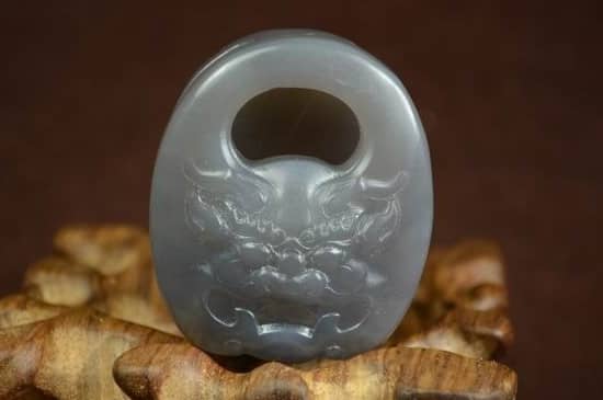 烟青玉属于什么玉