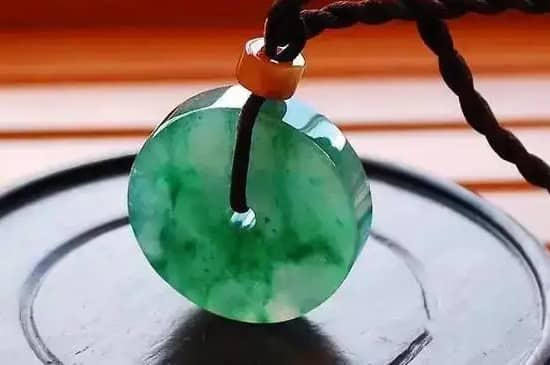翡翠为什么越戴棉越多