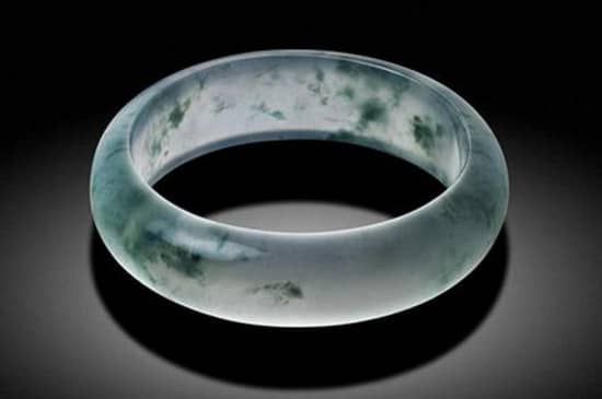 买玉手镯需要注意什么