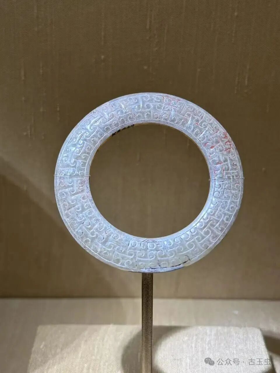 河南辉县出土  战国  勾连云纹环